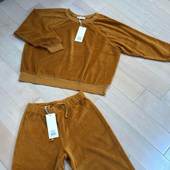Suzie Kondi buckthorn oversized top & slim track pants - Picture 2 of 12
